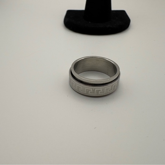 Silver Geometric Pattern Spinner Ring - Picture 5 of 6